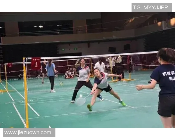 重庆羽毛球队与武汉羽毛球队赛后复盘分析比赛经验与战术策略探讨